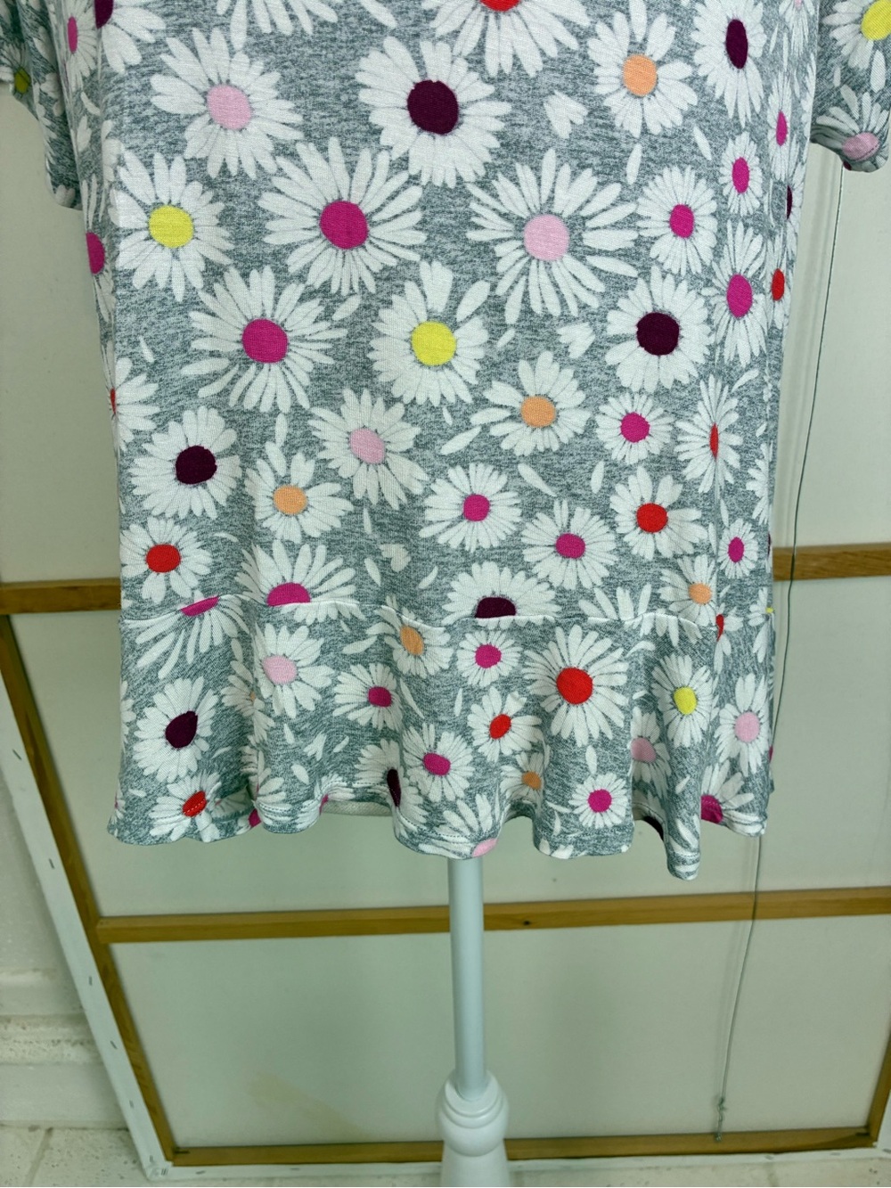 Cute PJ Set Short Sleeve Top & cropped long pants keeps you cool with pockets - Picture 6 of 11